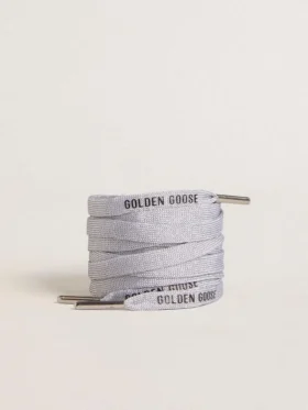Srebrne sznurowadła z lureksu z kontrastującym czarnym logo