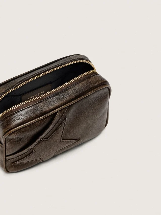 Star Bag „Mini” z postarzanej ciemnobrązowej skóry z gwiazdą w tym samym odcieniu