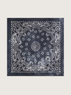 Szalik w kolorze antracytowej szarości z nadrukiem w paisley