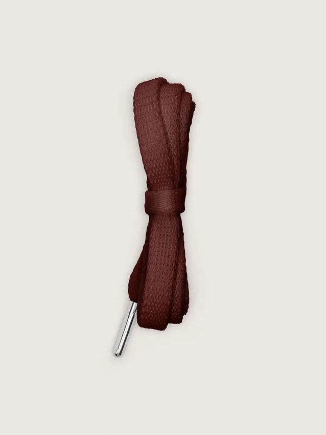 Sznurowadła Burgundy LTD z haftowanymi sercami i kontrastowym logo