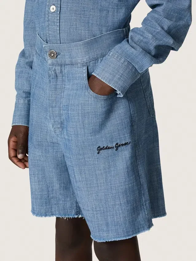 Szorty unisex Journey z jasnoniebieskiej bawełny typu chambray z haftowanym logo