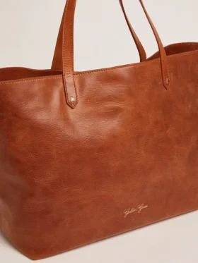 Torba Pasadena z błyszczącej, młotkowanej skóry w kolorze jasnobrązowym ze złotym logo z przodu