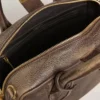 Torebka Vita z brązowej skóry w stylu vintage ze złotymi detalami