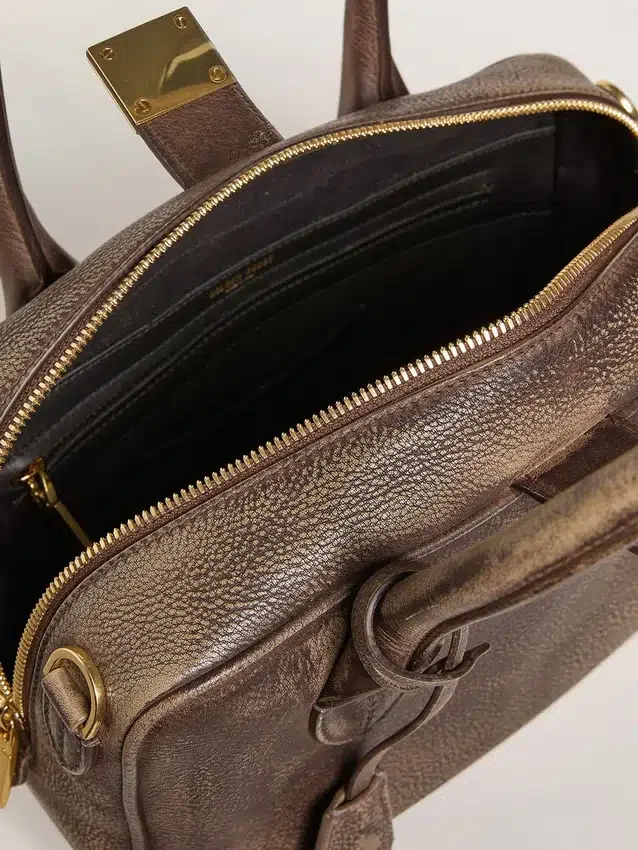Torebka Vita z brązowej skóry w stylu vintage ze złotymi detalami