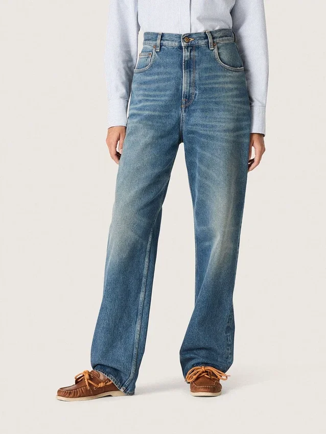 Złote damskie dżinsy typu boyfriend z jasnoniebieskiego denimu w stylu stone-washed