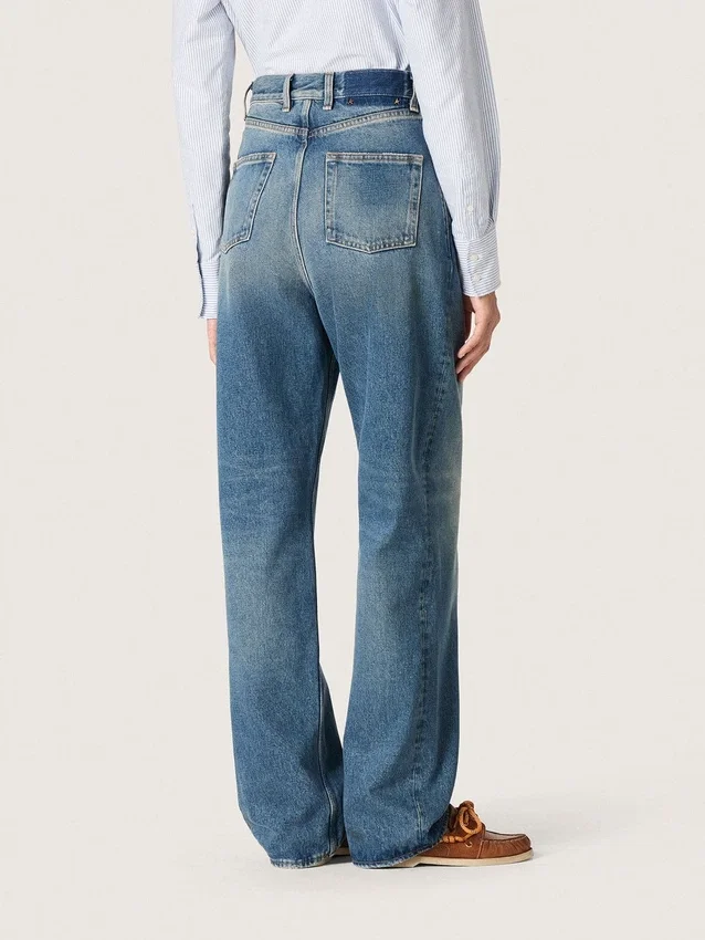Złote damskie dżinsy typu boyfriend z jasnoniebieskiego denimu w stylu stone-washed
